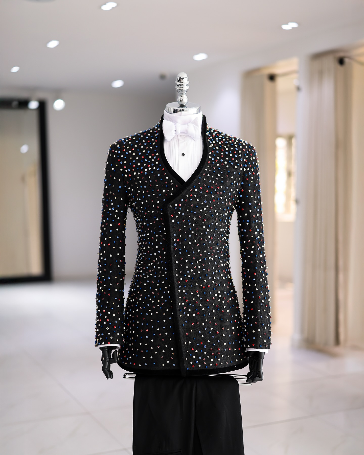 بلورات ملونة الرجال الدعاوى مج - مراجعة Men Formal Wear Modern وسعره